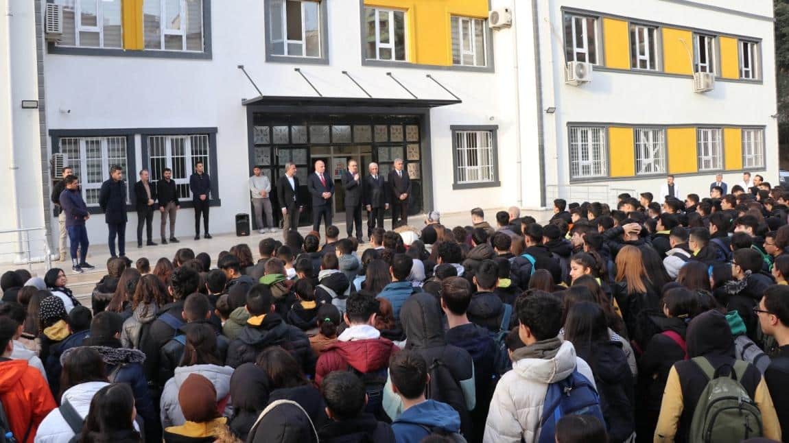 Yapımı tamamlanan yeni binamız Siirt Atatürk Anadolu Lisesinde ilk dersimizi gerçekleştirdik.